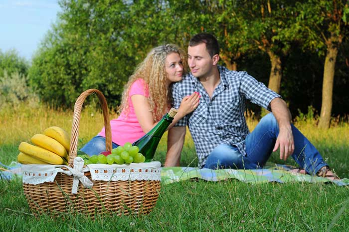 Picnic Hamper Sydney - Couple Picnic